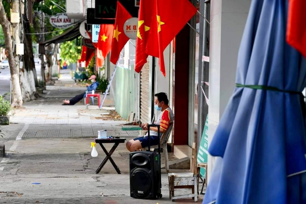 Đà Nẵng vắng lặng nhưng vẫn rợp cờ hoa ngày lễ Độc Lập Đà Nẵng vắng lặng nhưng vẫn rợp cờ hoa ngày lễ Độc Lập