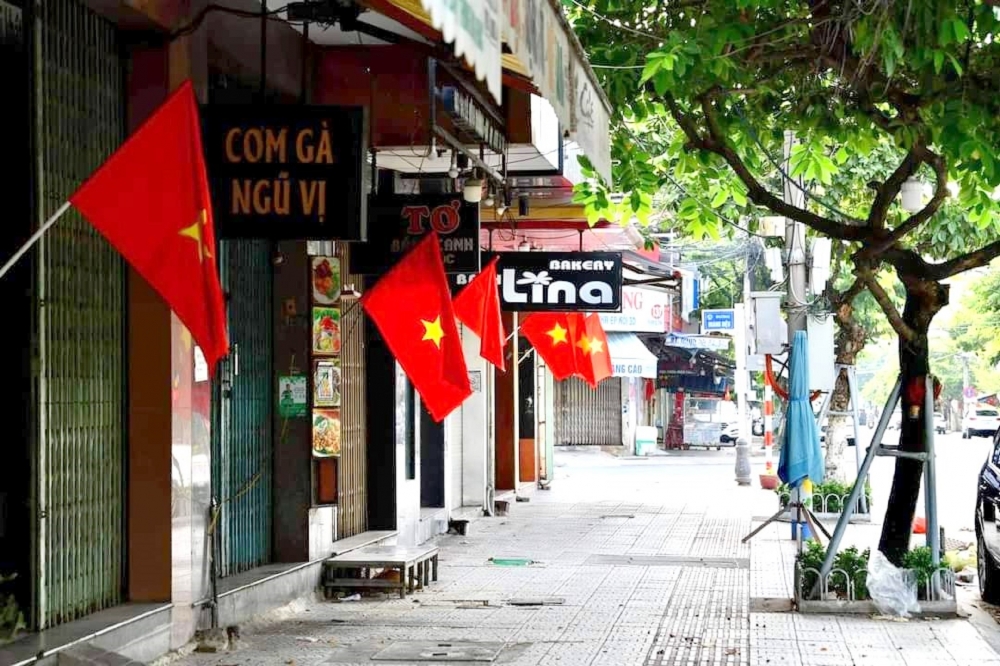 Đà Nẵng vắng lặng nhưng vẫn rợp cờ hoa ngày lễ Độc Lập Đà Nẵng vắng lặng nhưng vẫn rợp cờ hoa ngày lễ Độc Lập