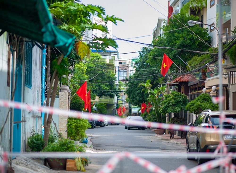 Đà Nẵng vắng lặng nhưng vẫn rợp cờ hoa ngày lễ Độc Lập Đà Nẵng vắng lặng nhưng vẫn rợp cờ hoa ngày lễ Độc Lập