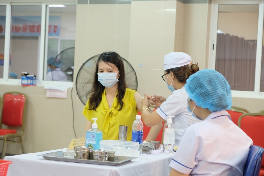 Đà Nẵng tiếp tục tiêm vacxin cho hơn 92.000 người Đà Nẵng tiếp tục tiêm vacxin cho hơn 92.000 người