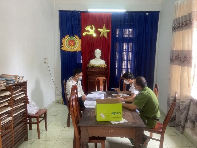 Triệt phá đường dây mua bán, làm giả giấy tờ quy mô lớn ở Quảng Nam Triệt phá đường dây mua bán, làm giả giấy tờ quy mô lớn ở Quảng Nam