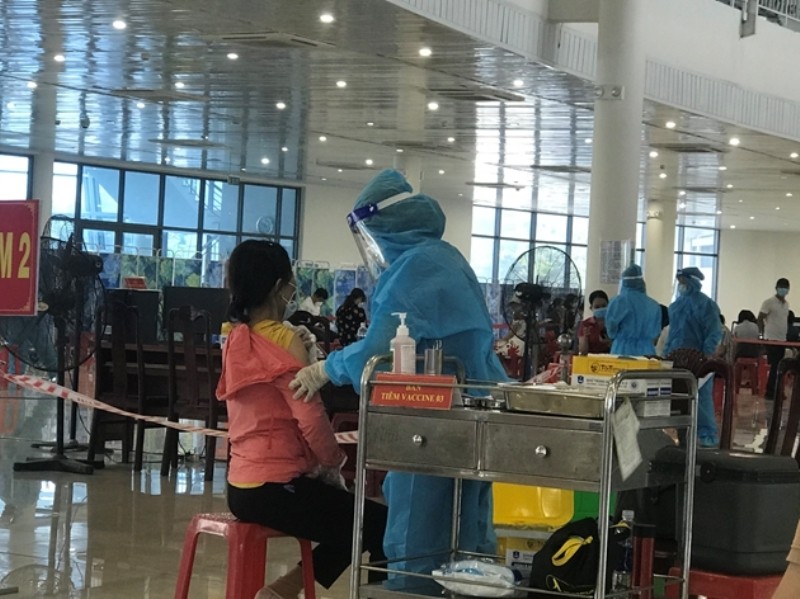 Đà Nẵng sẽ tiêm vacxin bao phủ toàn bộ dân cư không phân biệt đối tượng Đà Nẵng sẽ tiêm vacxin bao phủ toàn bộ dân cư không phân biệt đối tượng