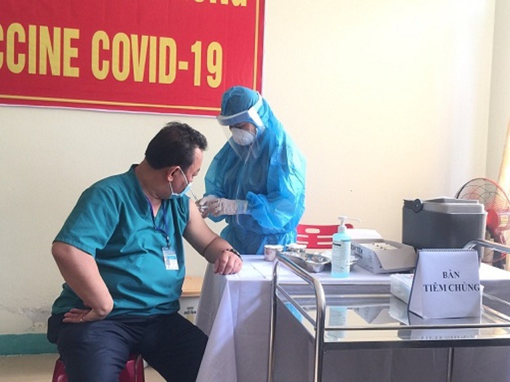 Đà Nẵng sẽ tiêm vacxin bao phủ toàn bộ dân cư không phân biệt đối tượng Đà Nẵng sẽ tiêm vacxin bao phủ toàn bộ dân cư không phân biệt đối tượng