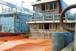 Tàu cá tiền tỉ đắp chiếu và 