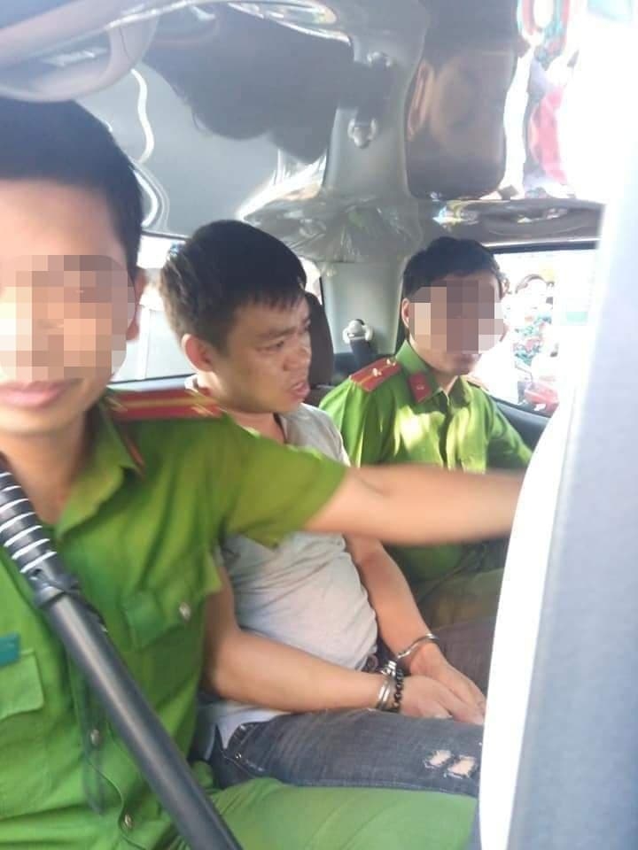 su that ga trai len vao truong tieu hoc bat coc tre em chi la du do trom day chuyen