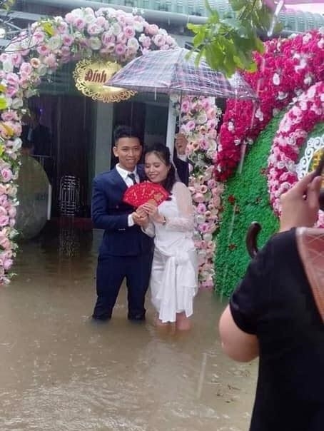 Những hình ảnh đẹp trong mưa lũ ở miền Trung Những hình ảnh đẹp trong mưa lũ ở miền Trung