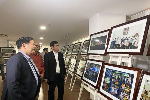 Trưng bày tranh và ảnh nghệ thuật “Đà Nẵng trên tuyến đầu phòng, chống đại dịch Covid-19” Trưng bày tranh và ảnh nghệ thuật “Đà Nẵng trên tuyến đầu phòng, chống đại dịch Covid-19”