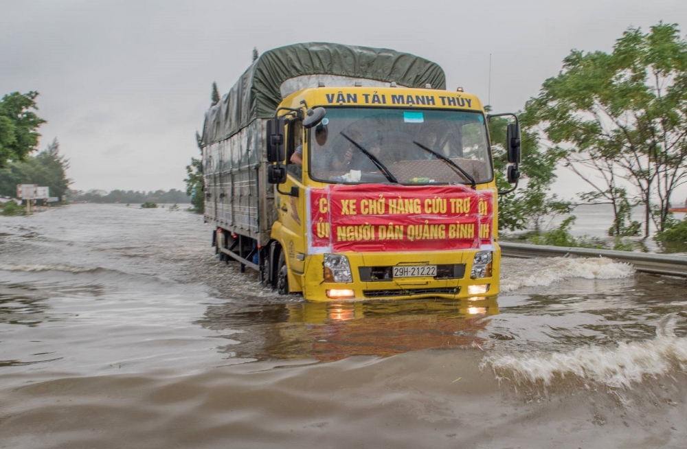 Những ngày mưa lũ ở miền Trung mới thấy hết ý nghĩa cụm từ Những ngày mưa lũ ở miền Trung mới thấy hết ý nghĩa cụm từ