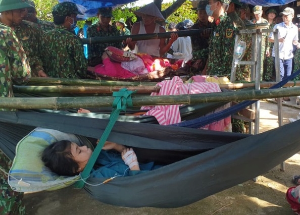 Vụ sạt lở đất ở Trà Leng: Cứu sống được 33 người, nhiều người vẫn mất tích Vụ sạt lở đất ở Trà Leng: Cứu sống được 33 người, nhiều người vẫn mất tích