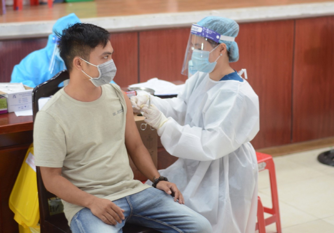 Đà Nẵng đạt độ phủ vắc xin mũi 1 cho 90% dân số trên 18 tuổi Đà Nẵng đạt độ phủ vắc xin mũi 1 cho 90% dân số trên 18 tuổi