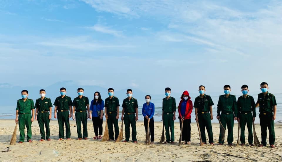 Đà Nẵng: Quân dân chung tay làm sạch môi trường biển Đà Nẵng: Quân dân chung tay làm sạch môi trường biển