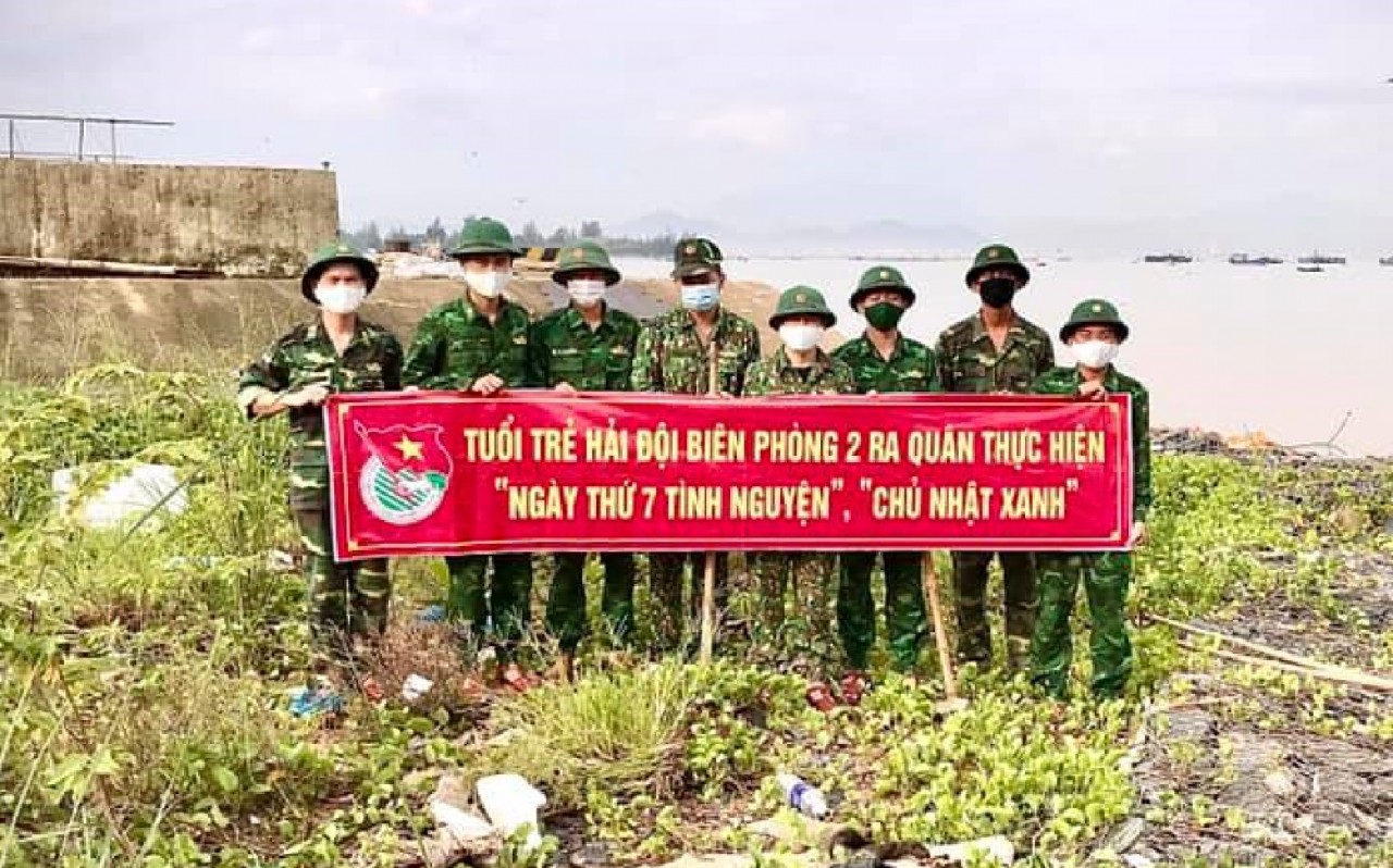 Đà Nẵng: Quân dân chung tay làm sạch môi trường biển Đà Nẵng: Quân dân chung tay làm sạch môi trường biển