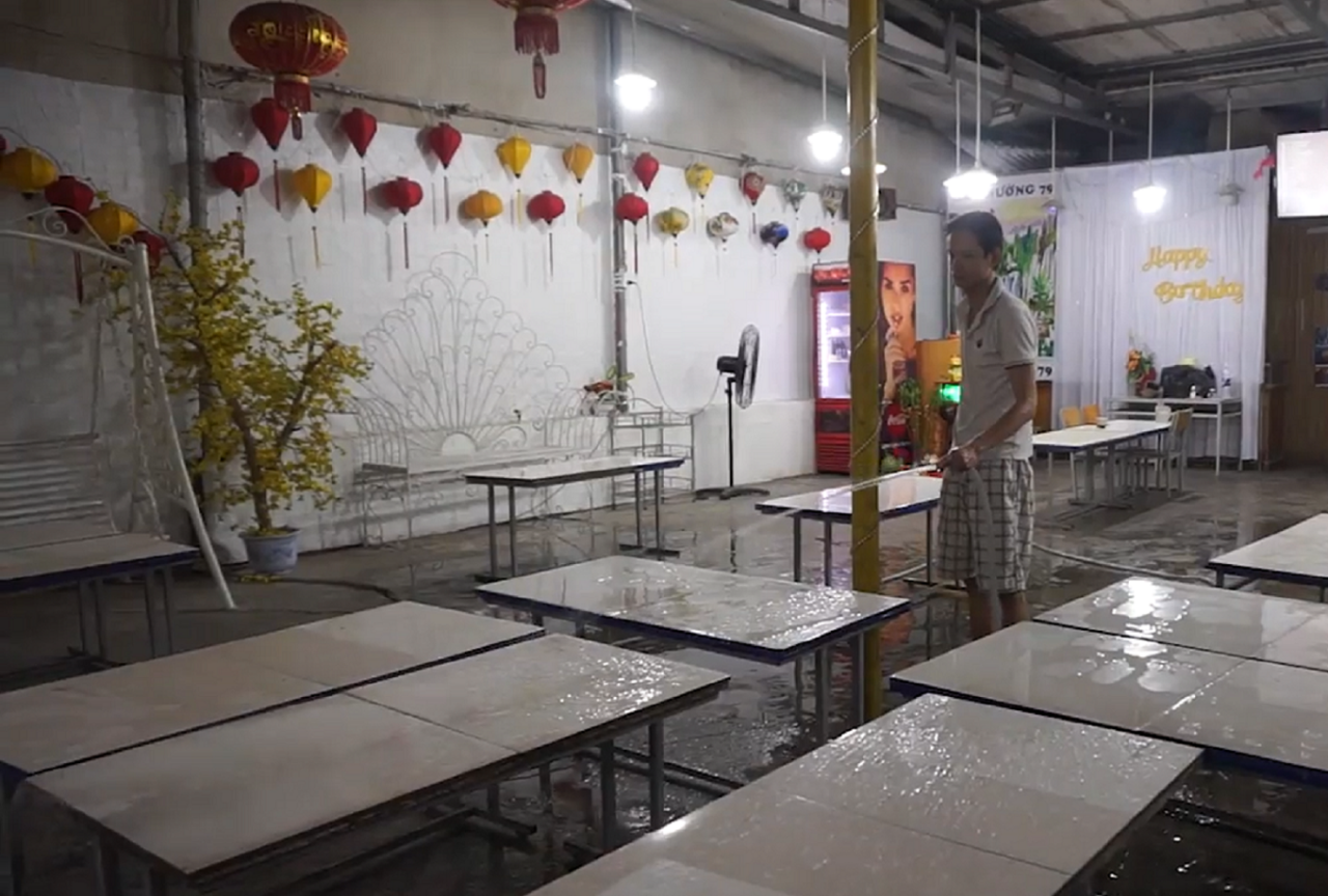 Đà Nẵng: Ăn uống tại chỗ được phép, chủ quán tất bật chuẩn bị Đà Nẵng: Ăn uống tại chỗ được phép, chủ quán tất bật chuẩn bị