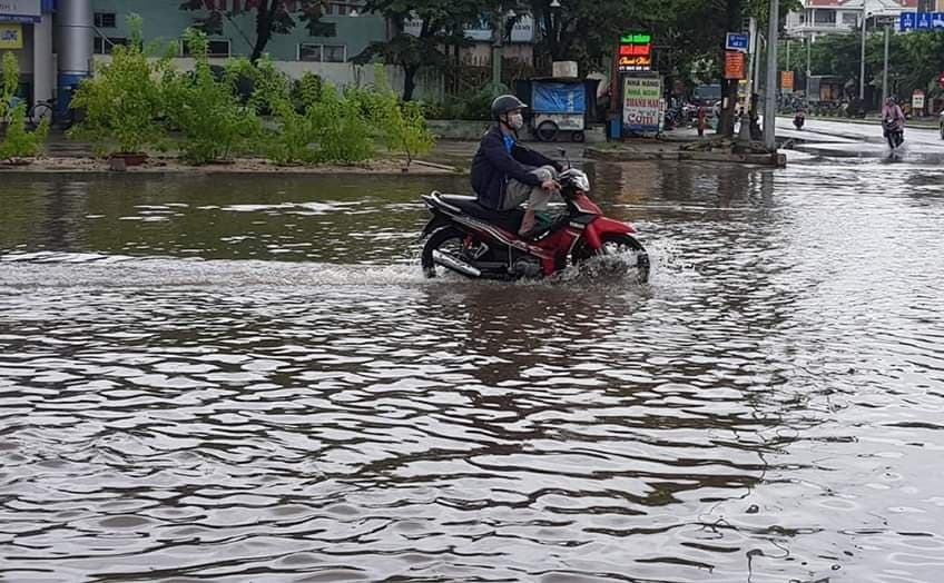Phố Đà Nẵng sáng cuối tuần bỗng hóa thành sông pho da nang sang cuoi tuan bong hoa thanh song