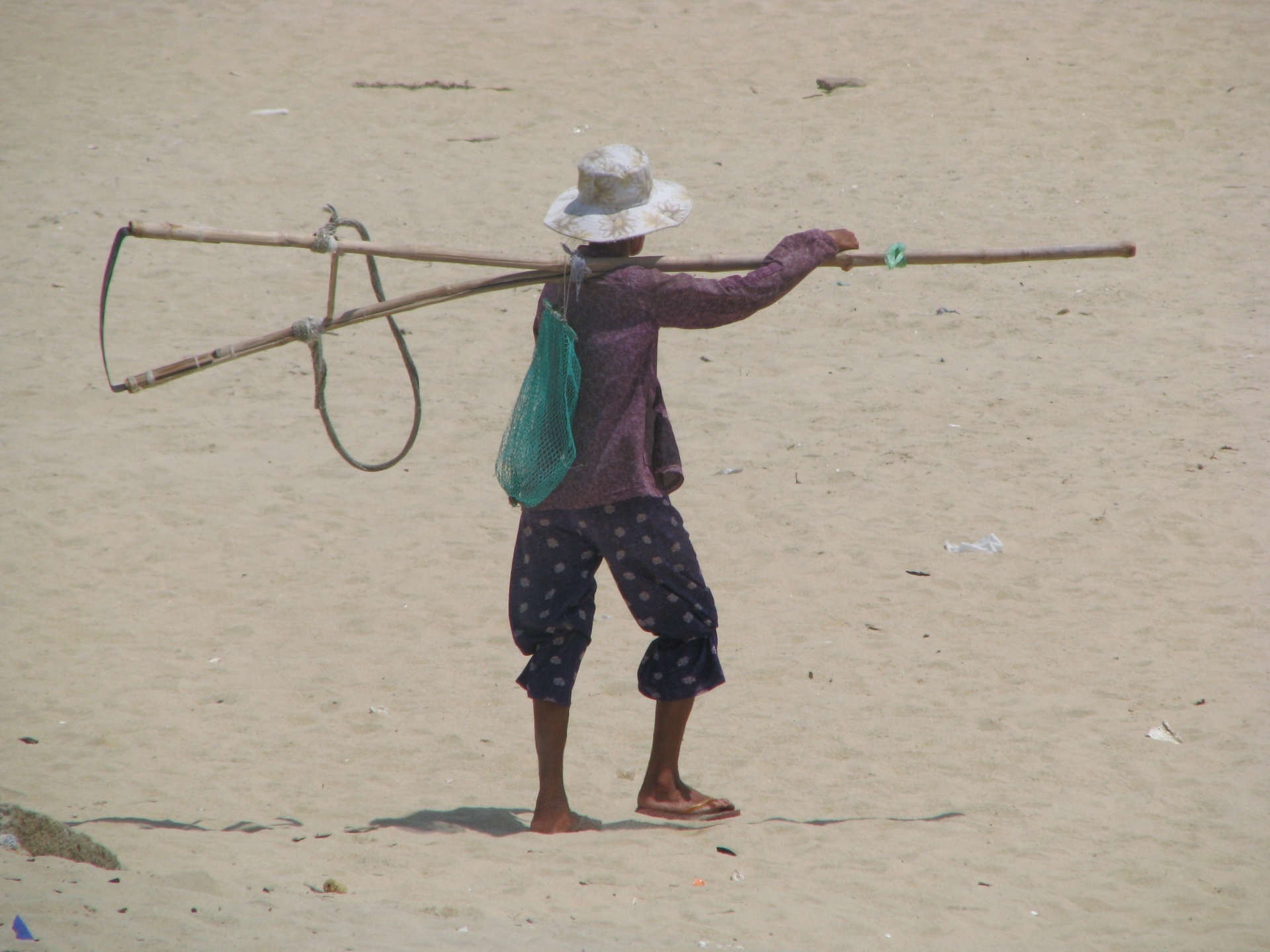 Nghề "giật lùi" ở miền biển lặng nghe giat lui o mien bien lang