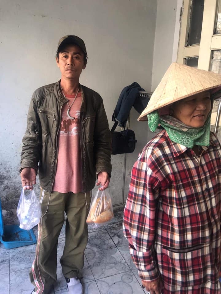 Tiệm bánh mỳ 0 đồng của chàng trai mồ côi ở Đà Nẵng tiem banh my 0 dong cua chang trai mo coi o da nang
