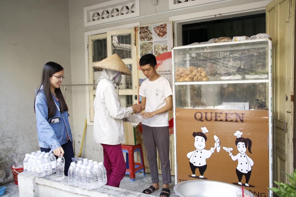 Tiệm bánh mỳ 0 đồng của chàng trai mồ côi ở Đà Nẵng tiem banh my 0 dong cua chang trai mo coi o da nang