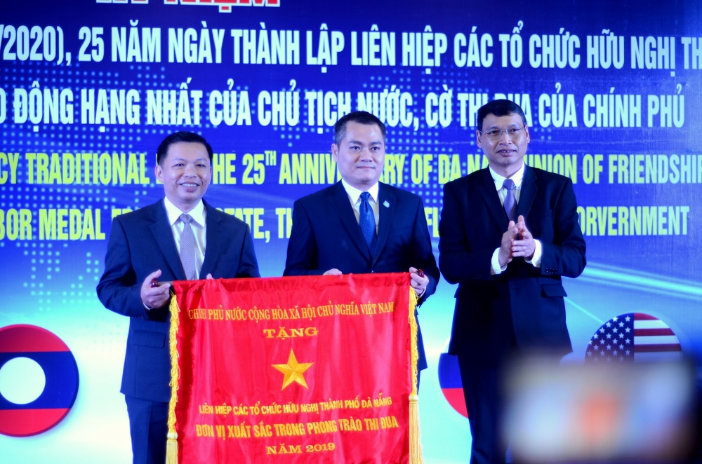 Liên hiệp các tổ chức hữu nghị thành phố Đà Nẵng đón nhận Huân chương Lao động hạng nhất Liên hiệp các tổ chức hữu nghị thành phố Đà Nẵng đón nhận Huân chương Lao động hạng nhất