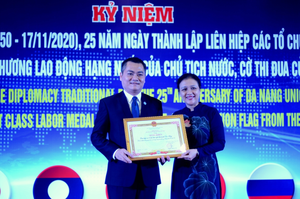 Liên hiệp các tổ chức hữu nghị thành phố Đà Nẵng đón nhận Huân chương Lao động hạng nhất Liên hiệp các tổ chức hữu nghị thành phố Đà Nẵng đón nhận Huân chương Lao động hạng nhất