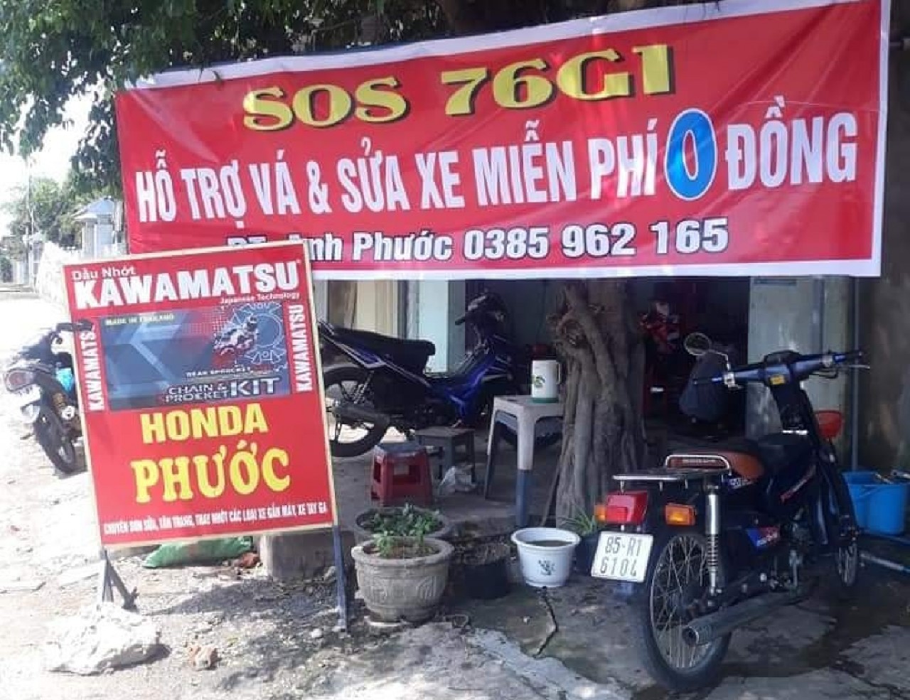 Người thợ chong đèn hằng đêm sửa xe miễn phí cho người nghèo