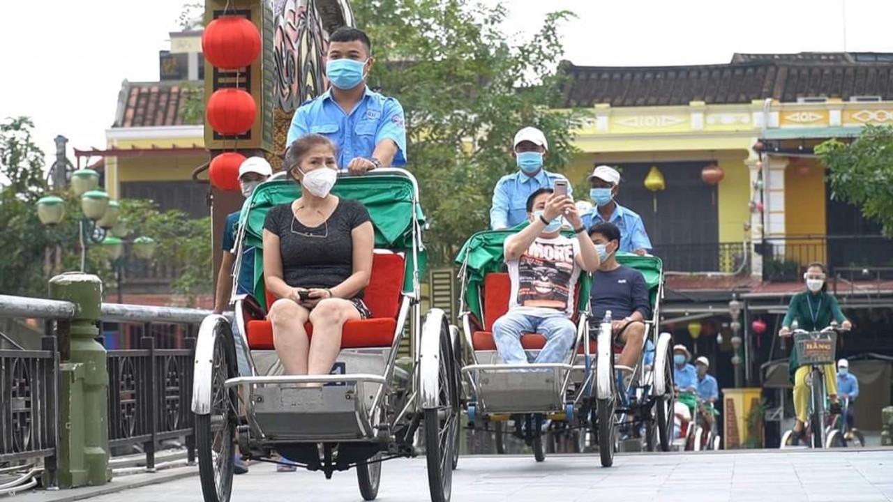 Hội An lần đầu đón du khách quốc tế trở lại sau 2 năm dịch bệnh Hội An lần đầu đón du khách quốc tế trở lại sau 2 năm dịch bệnh