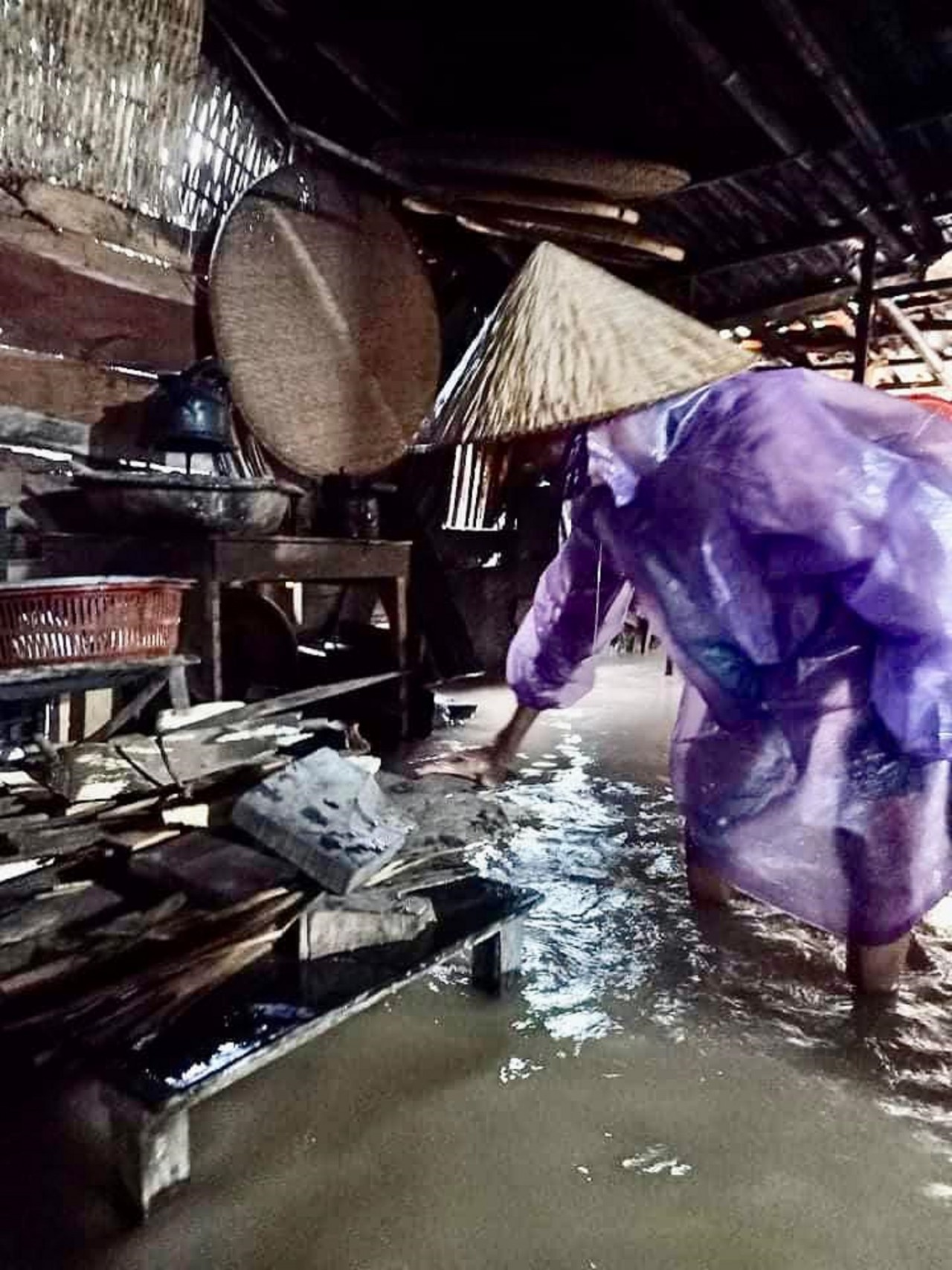 Mưa lớn nhiều ngày tại Phú Yên khiến hàng chục ngàn ngôi nhà bị ngập Mưa lớn nhiều ngày tại Phú Yên khiến hàng chục ngàn ngôi nhà bị ngập