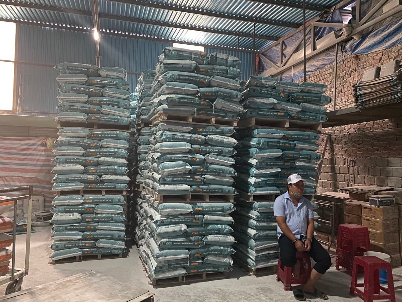 Đà Nẵng: Phát hiện cơ sở sản xuất bột trét tường giả thương hiệu nổi tiếng Đà Nẵng: Phát hiện cơ sở sản xuất bột trét tường giả thương hiệu nổi tiếng