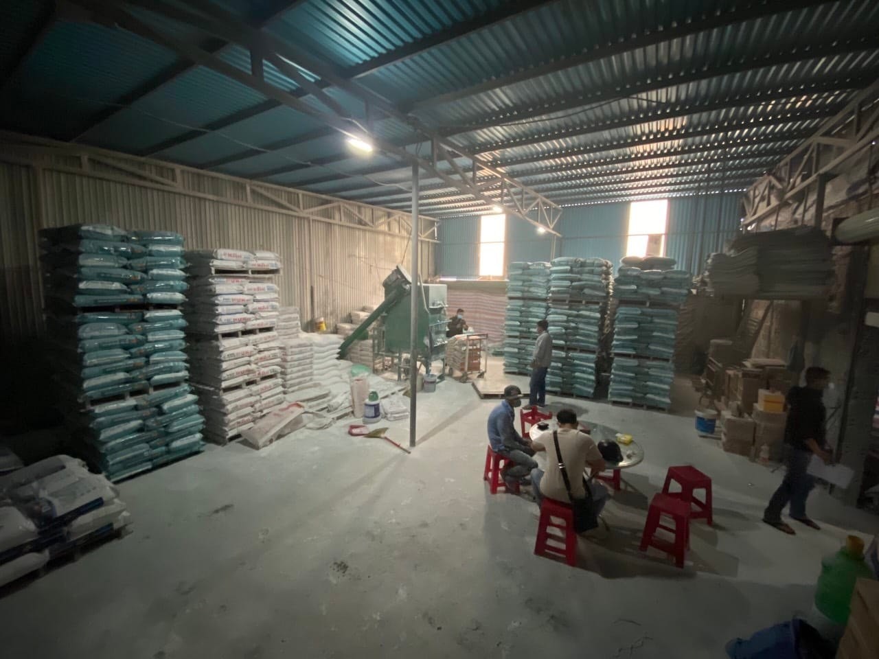 Đà Nẵng: Phát hiện cơ sở sản xuất bột trét tường giả thương hiệu nổi tiếng Đà Nẵng: Phát hiện cơ sở sản xuất bột trét tường giả thương hiệu nổi tiếng