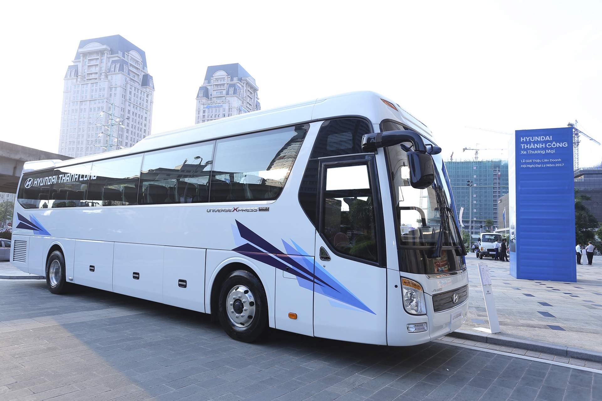 Xe nhập khẩu về ồ ạt, thị trường ô tô Việt cán mốc 400 nghìn xe xe nhap khau ve o at thi truong o to viet can moc 400 nghin xe