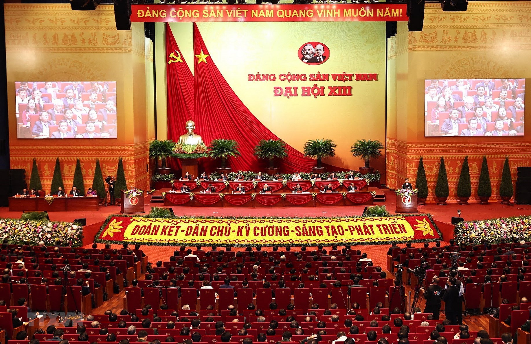 Ngày làm việc chính thức thứ ba Đại hội XIII: Báo cáo công tác nhân sự hình ảnh 1 Ngay lam viec chinh thuc thu ba Dai hoi XIII: Bao cao cong tac nhan su hinh anh 1