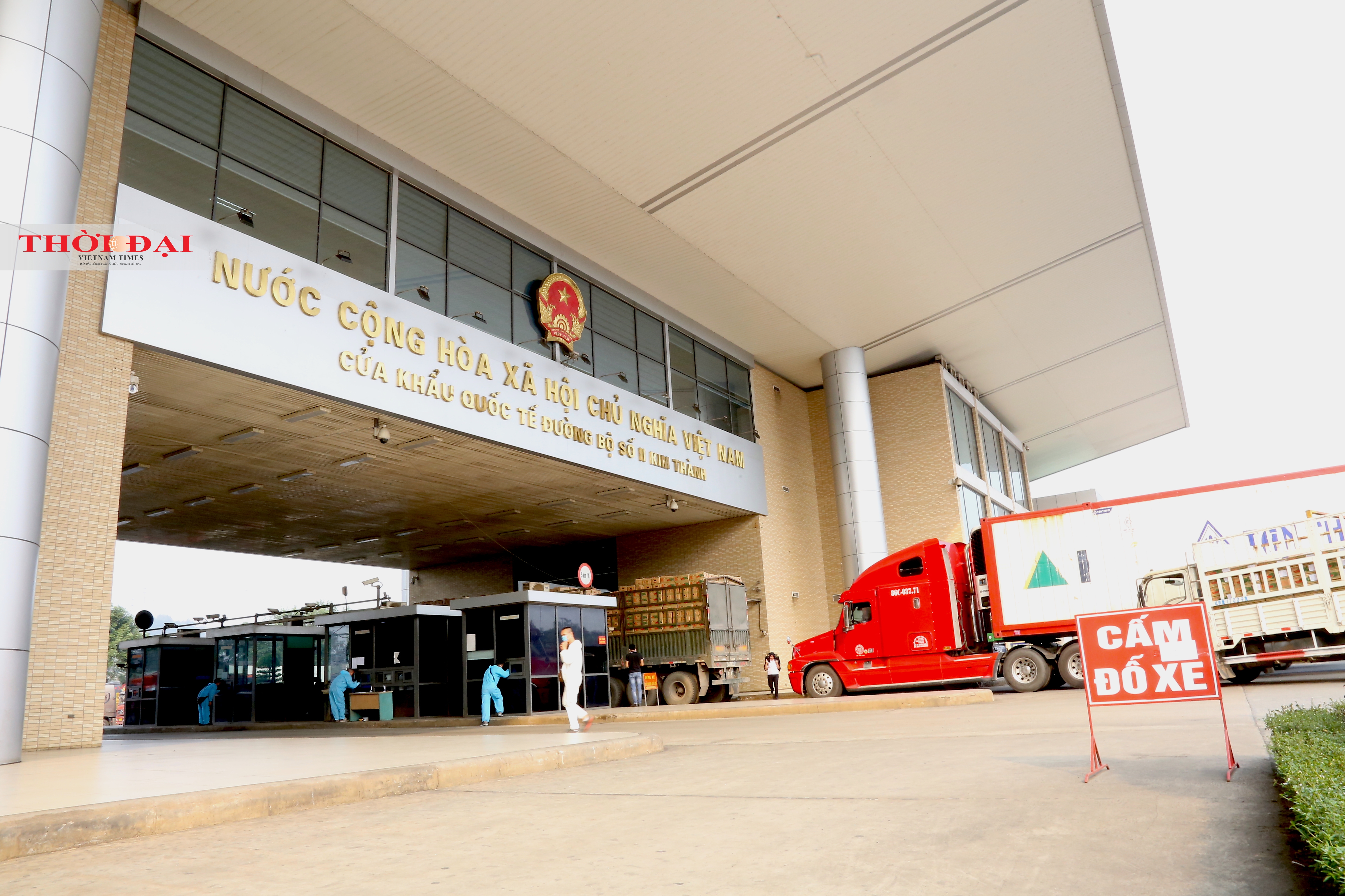Ùn ứ hàng hóa tại cửa khẩu Hà Khẩu - Kim Thành II: Có thông quan nhưng rất "nhỏ giọt" Ùn ứ hàng hóa tại cửa khẩu Hà Khẩu - Kim Thành II: Có thông quan nhưng rất "nhỏ giọt"