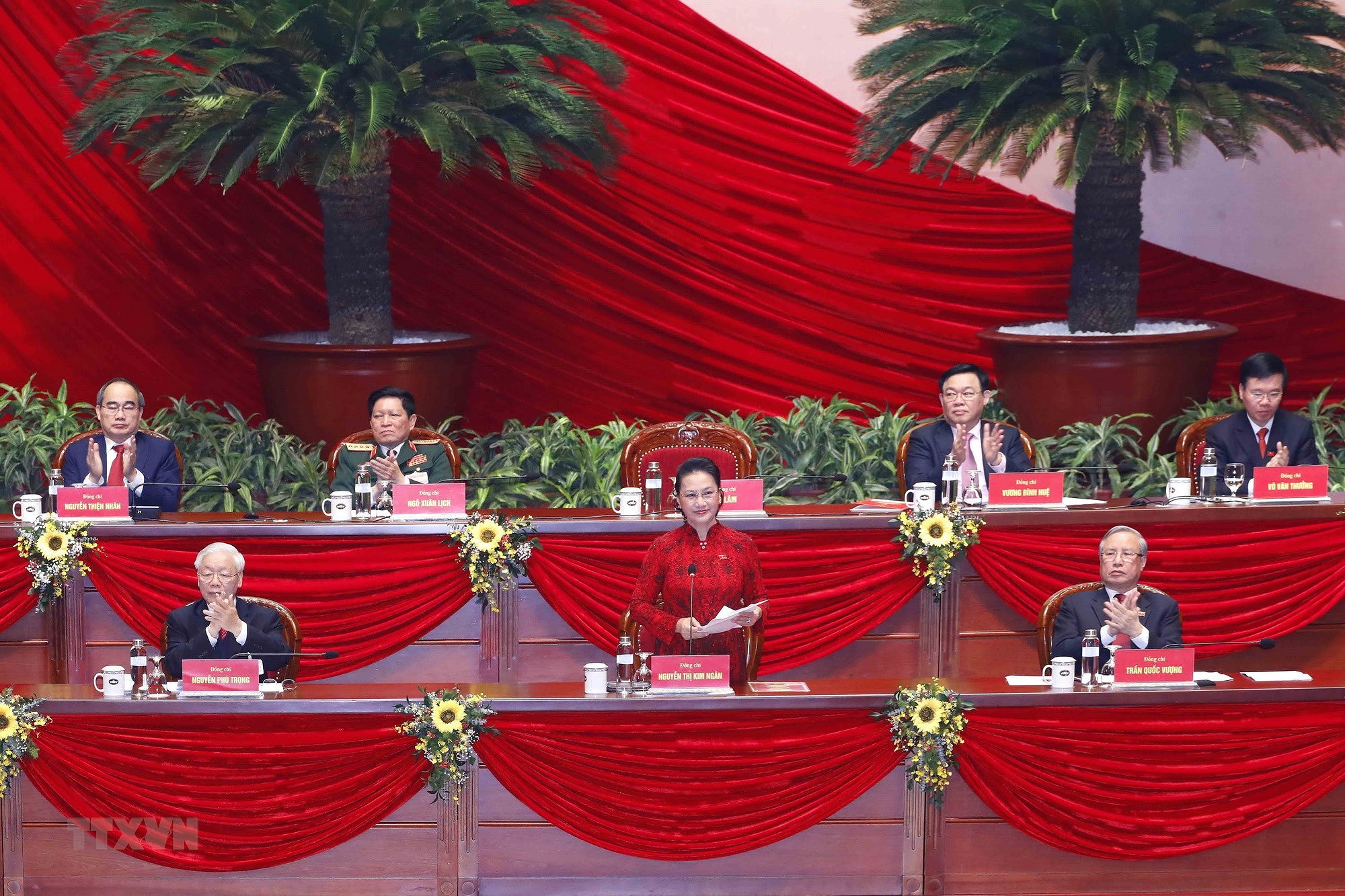 Ra mắt Ban Chấp hành Trung ương Đảng khóa XIII hình ảnh 1 Ra mat Ban Chap hanh Trung uong Dang khoa XIII hinh anh 1