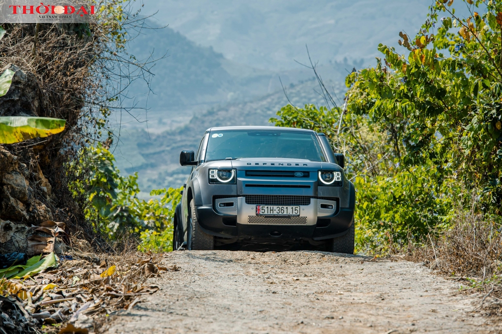Land Rover Defender Cùng Land Rover Defender khám phá “thiên đường mận” Nà Bó