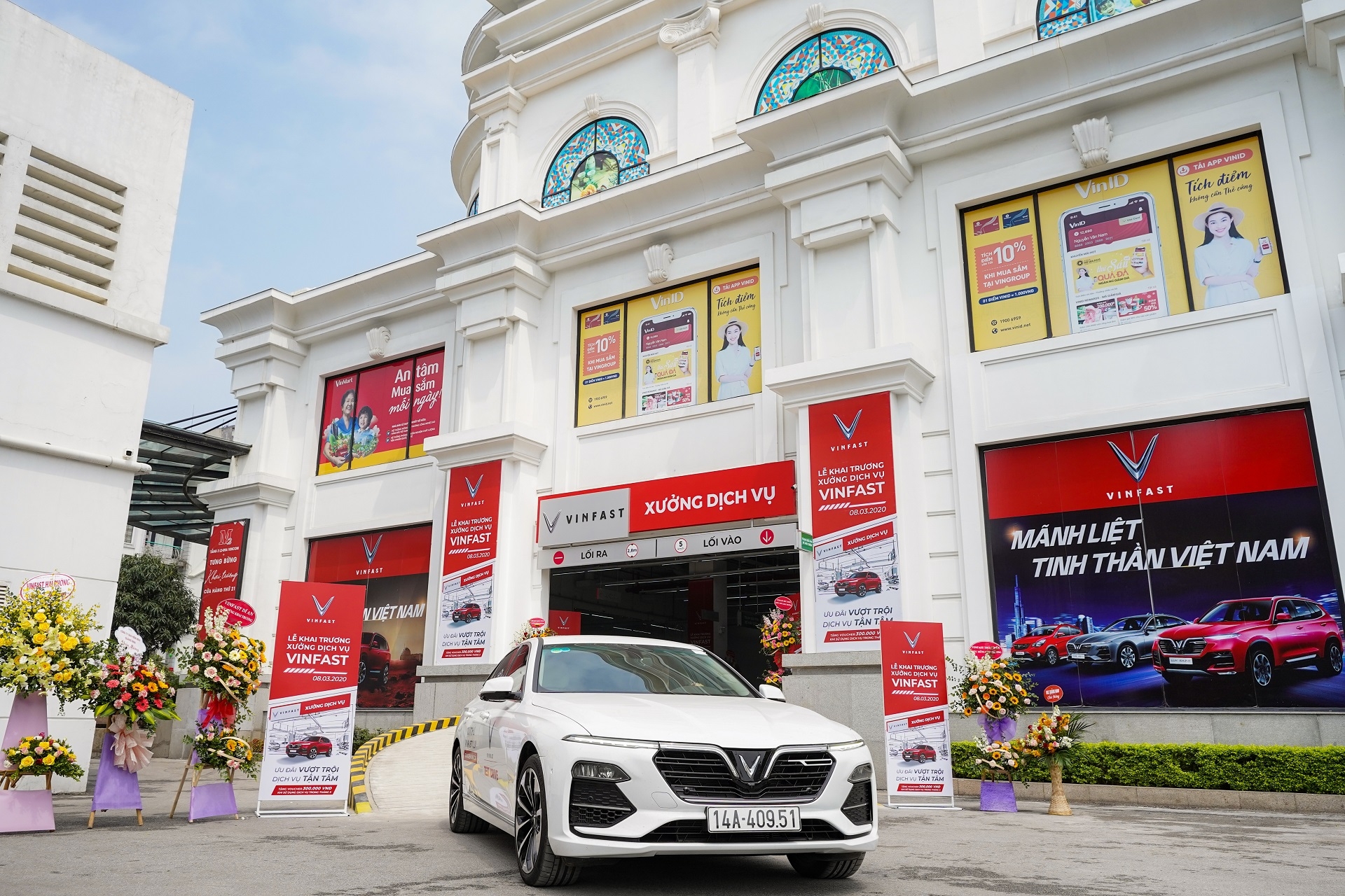 VinFast đồng loạt khai trương 18 xưởng dịch vụ