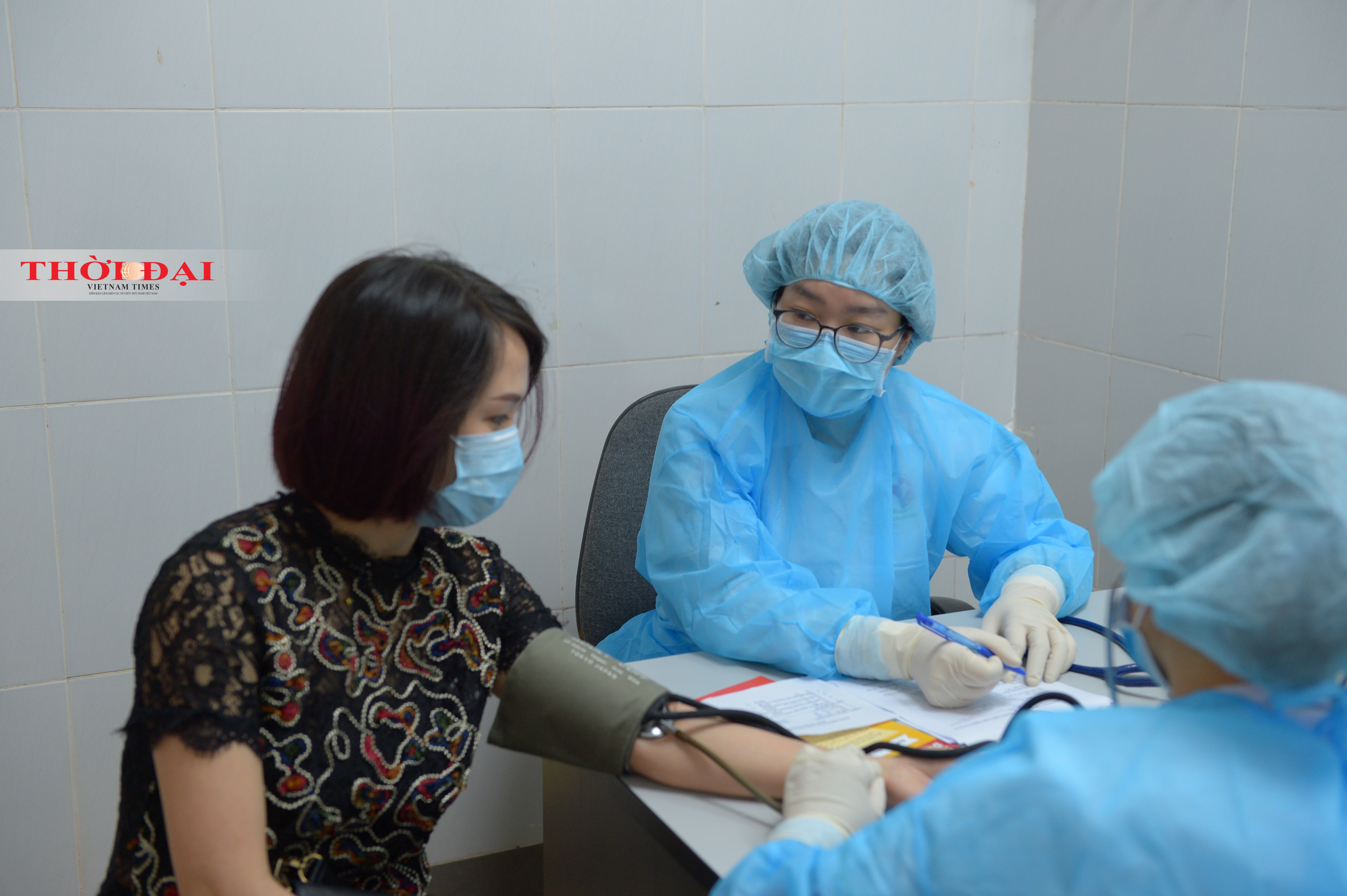 Chùm ảnh: Diễn tập tình huống phát hiện người nghi nhiễm COVID-19 tại Đông Anh chum anh dien tap tinh huong phat hien nguoi nghi nhiem covid 19 tai dong anh