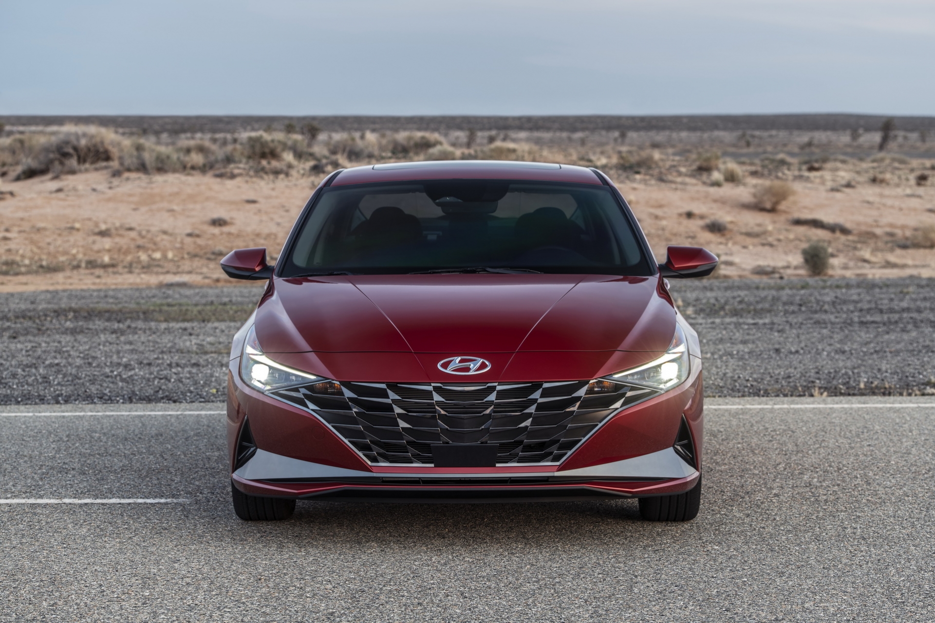 Hyundai giới thiệu Elantra 2021 với nhiều cải tiến vượt bậc hyundai gioi thieu elantra 2021 voi nhieu cai tien vuot bac
