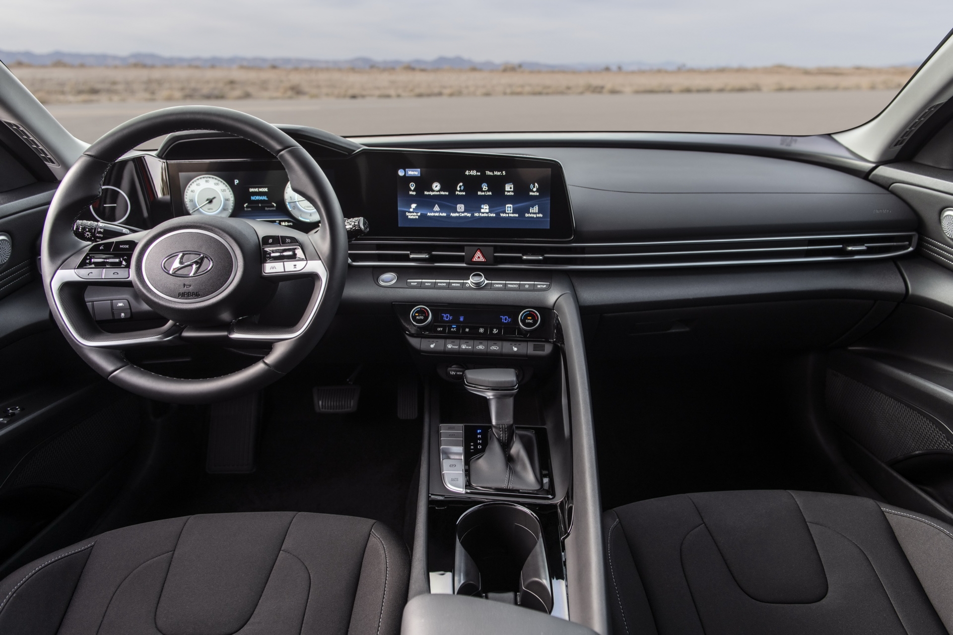 Hyundai giới thiệu Elantra 2021 với nhiều cải tiến vượt bậc hyundai gioi thieu elantra 2021 voi nhieu cai tien vuot bac