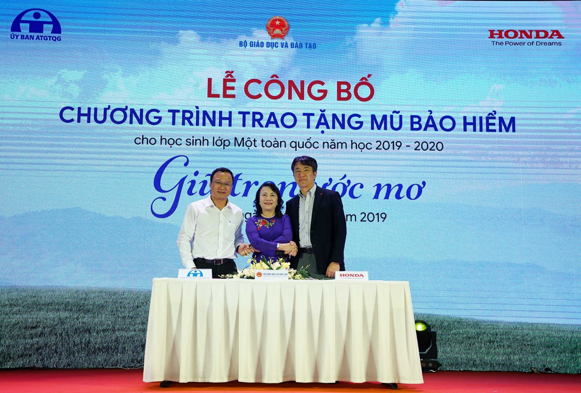 Tổng kết chương trình trao tặng mũ bảo hiểm “Giữ trọn Ước mơ” năm học 2019–2020 tong ket chuong trinh trao tang mu bao hiem giu tron uoc mo nam hoc 2019 2020