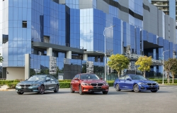 bmw gioi thieu lien luc 10 mau xe sang gia tu 186 ty dong