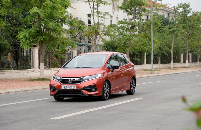 Ô tô giảm giá kỷ lục, "sâu" nhất tới hơn 120 triệu o to giam gia ky luc sau nhat toi hon 120 trieu