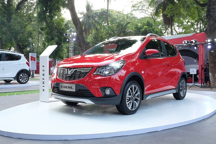 Xe giá rẻ Fadil của Vinfast chạy bon bon trên phố Hải Phòng vinfast fadil lan dau tien lan banh tren duong thu tai viet nam