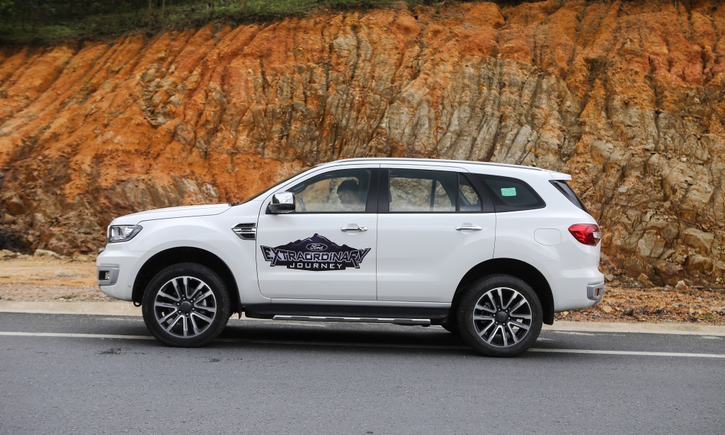 Sự thật SUV 7 chỗ Everest đang được giảm giá hơn 120 triệu? thuc hu thong tin suv 7 cho everest dang duoc giam gia hon 120 trieu