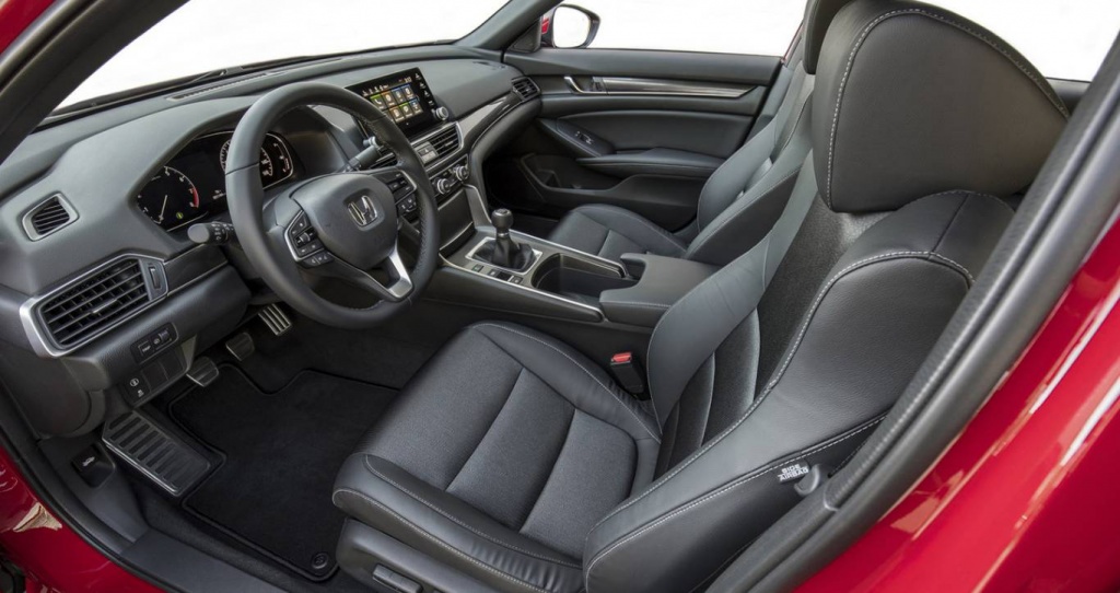 Honda Accord 2019 giá 1 tỷ đồng, Toyota Camry "toát mồ hôi" honda accord 2019 sap ve nuoc canh tranh cung toyota camry