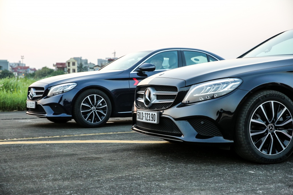 Đến sân bay Gia Lâm, lái ... Mercedes trong đêm phong mercedes trong dem tai san bay co gi khac biet