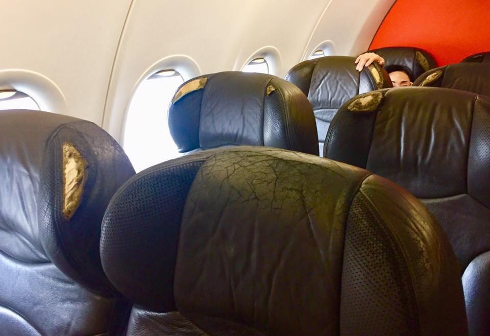 Jetstar lãi lớn, ghế máy bay vẫn ... "rách bươm" jetstar lai lon ghe may bay van rach buom