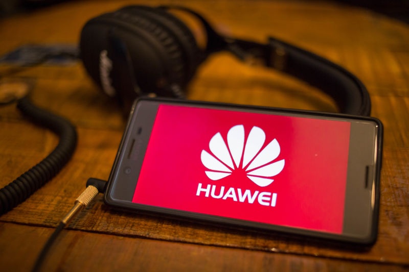 Lãnh đạo doanh nghiệp có thể lĩnh án nếu cố hợp tác với Huawei lanh dao doanh nghiep co the linh an neu co hop tac voi huawei