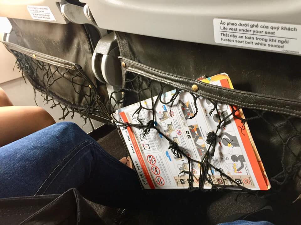 Ghế máy bay 'rách bươm', Jetstar có nên đổ lỗi cho hành khách? ghe may bay rach buom jetstar co nen do loi cho hanh khach
