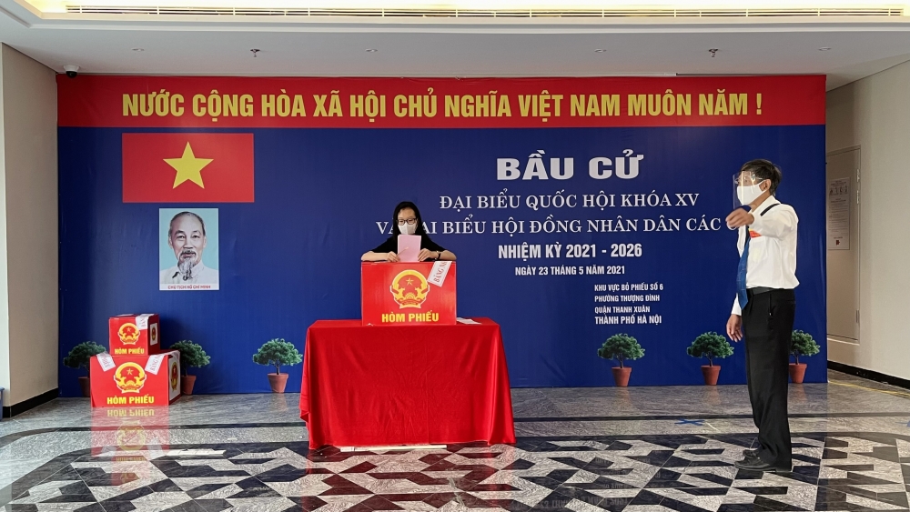 Những lời ca đi cùng lá phiếu Những lời ca đi cùng lá phiếu