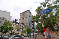 bat dau cat ngon toa nha 8b le truc du kien thang 9 hoan tat