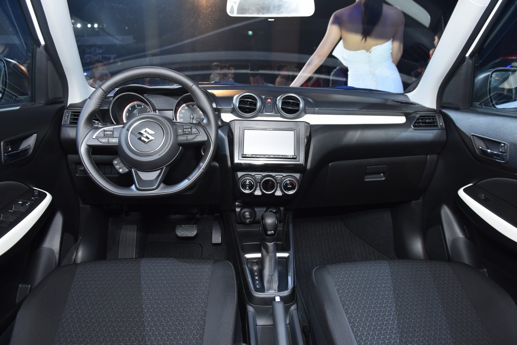 Suzuki giảm thêm 50 triệu cho mẫu Swift, xe nhỏ tiếp tục nóng suzuki giam them 50 trieu cho mau swift xe nho tiep tuc nong